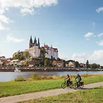 Ruhig - Privatparkplatz - Barrierearm Quiet - Private Car Park - Barrier Magdeburg
