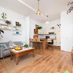 Ruhig - Privatparkplatz - Barrierearm Quiet - Private Car Park - Barrier *