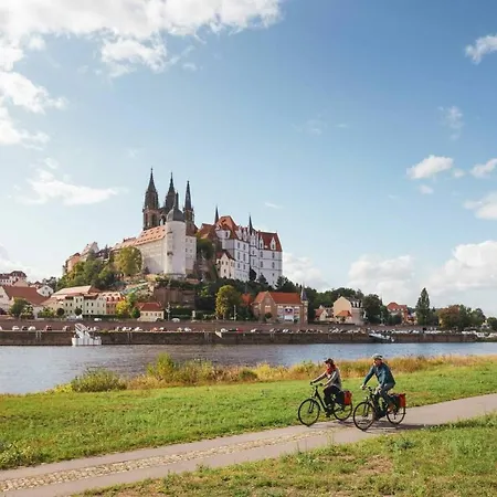 Ruhig - Privatparkplatz - Barrierearm Quiet - Private Car Park - Barrier Magdeburgo
