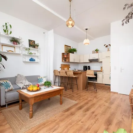 Ruhig - Privatparkplatz - Barrierearm Quiet - Private Car Park - Barrier *