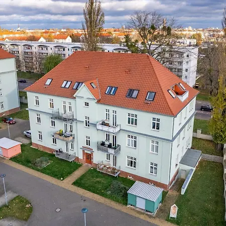 Ruhig - Privatparkplatz - Barrierearm Quiet - Private Car Park - Barrier *