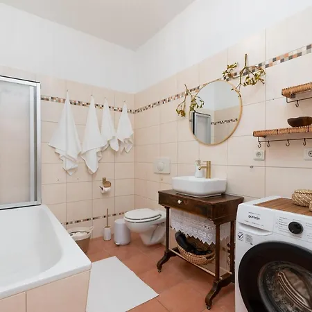 Apartamento Ruhig - Privatparkplatz - Barrierearm Quiet - Private Car Park - Barrier *