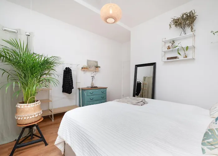 Ruhig - Privatparkplatz - Barrierearm Quiet - Private Car Park - Barrier