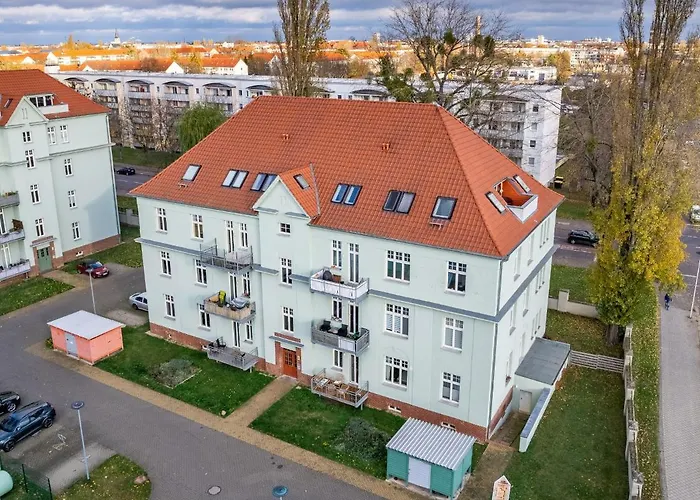 Ruhig - Privatparkplatz - Barrierearm Quiet - Private Car Park - Barrier *